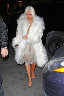 Kim Kardashian feet photo thumbnail