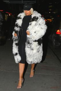 Kim Kardashian feet photo thumbnail