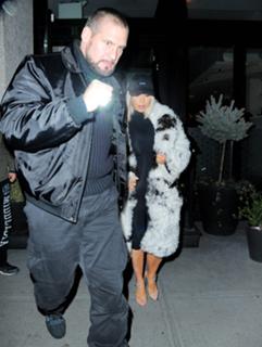 Kim Kardashian feet photo thumbnail