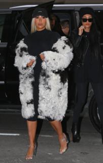 Kim Kardashian feet photo thumbnail