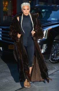 Kim Kardashian feet photo thumbnail