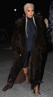 Kim Kardashian feet photo thumbnail