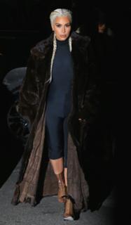 Kim Kardashian feet photo thumbnail