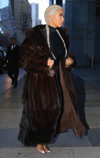 Kim Kardashian feet photo thumbnail