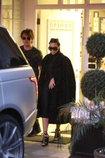 Kim Kardashian feet photo thumbnail