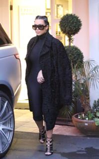 Kim Kardashian feet photo thumbnail
