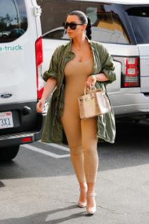 Kim Kardashian feet photo thumbnail