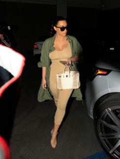 Kim Kardashian feet photo thumbnail