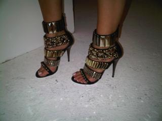 Kim Kardashian feet photo thumbnail