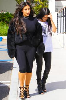 Kim Kardashian feet photo thumbnail