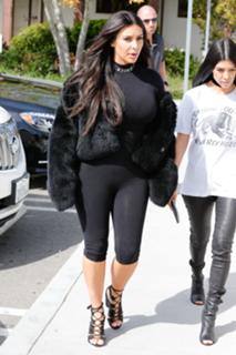 Kim Kardashian feet photo thumbnail