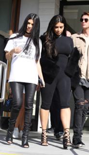 Kim Kardashian feet photo thumbnail