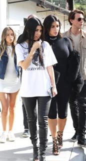 Kim Kardashian feet photo thumbnail