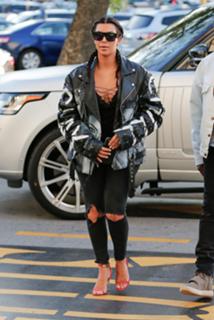 Kim Kardashian feet photo thumbnail