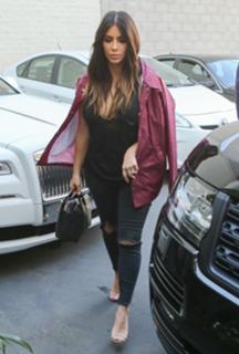 Kim Kardashian feet photo thumbnail