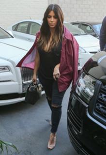 Kim Kardashian feet photo thumbnail
