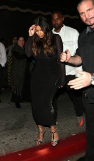 Kim Kardashian feet photo thumbnail