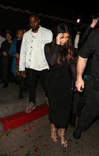 Kim Kardashian feet photo thumbnail