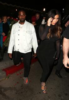 Kim Kardashian feet photo thumbnail