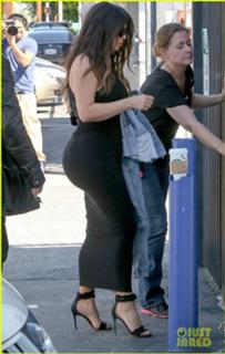 Kim Kardashian feet photo thumbnail