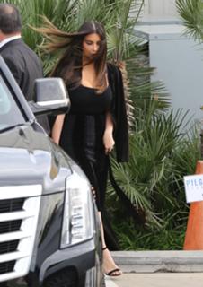 Kim Kardashian feet photo thumbnail