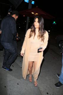 Kim Kardashian feet photo thumbnail