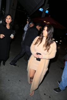 Kim Kardashian feet photo thumbnail