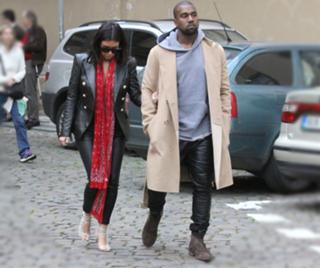 Kim Kardashian feet photo thumbnail