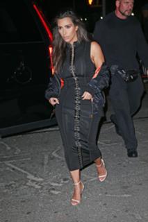 Kim Kardashian feet photo thumbnail