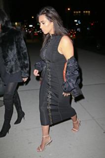 Kim Kardashian feet photo thumbnail