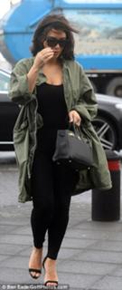 Kim Kardashian feet photo thumbnail