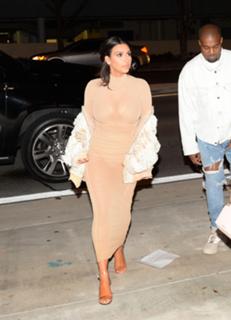 Kim Kardashian feet photo thumbnail
