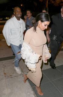 Kim Kardashian feet photo thumbnail