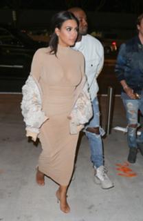 Kim Kardashian feet photo thumbnail