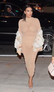 Kim Kardashian feet photo thumbnail