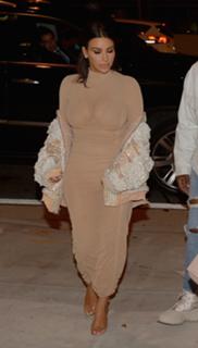 Kim Kardashian feet photo thumbnail