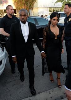 Kim Kardashian feet photo thumbnail