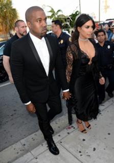 Kim Kardashian feet photo thumbnail