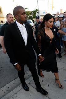 Kim Kardashian feet photo thumbnail