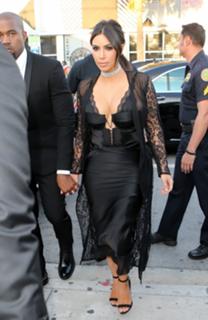 Kim Kardashian feet photo thumbnail