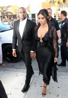 Kim Kardashian feet photo thumbnail