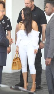Kim Kardashian feet photo thumbnail