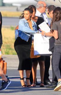 Kim Kardashian feet photo thumbnail