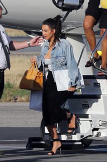 Kim Kardashian feet photo thumbnail