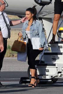 Kim Kardashian feet photo thumbnail