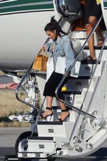 Kim Kardashian feet photo thumbnail