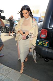 Kim Kardashian feet photo thumbnail