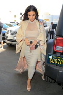 Kim Kardashian feet photo thumbnail