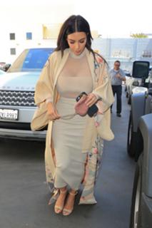 Kim Kardashian feet photo thumbnail