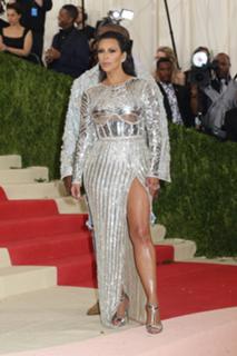 Kim Kardashian feet photo thumbnail